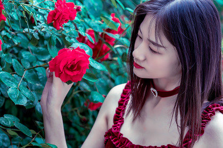 经历家暴后离婚，50岁脱口秀新人“房主任”出道